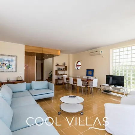 Acquamarina - 5 Bedroom, Water Front *