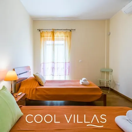 Сasa de vacaciones Acquamarina - 5 Bedroom, Water Front *