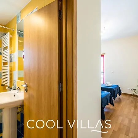 Acquamarina - 5 Bedroom, Water Front *