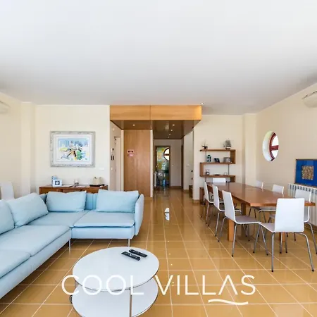 Acquamarina - 5 Bedroom, Water Front Vakantiehuis *