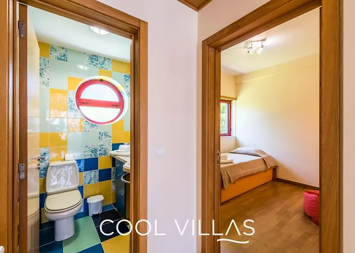 Acquamarina - 5 Bedroom, Water Front Albufeira