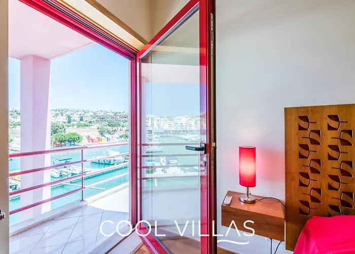 Acquamarina - 5 Bedroom, Water Front *