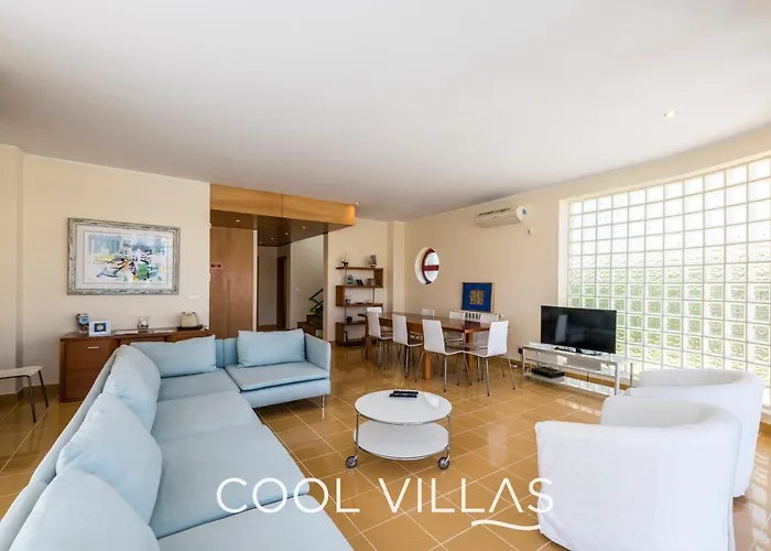 Acquamarina - 5 Bedroom, Water Front *