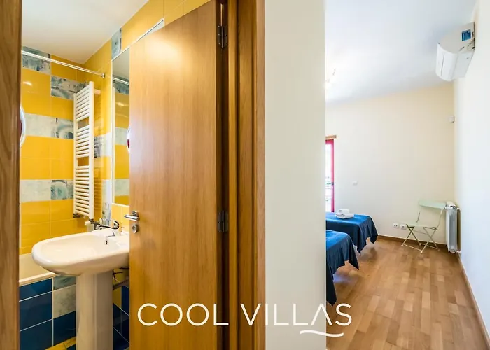 Acquamarina - 5 Bedroom, Water Front *